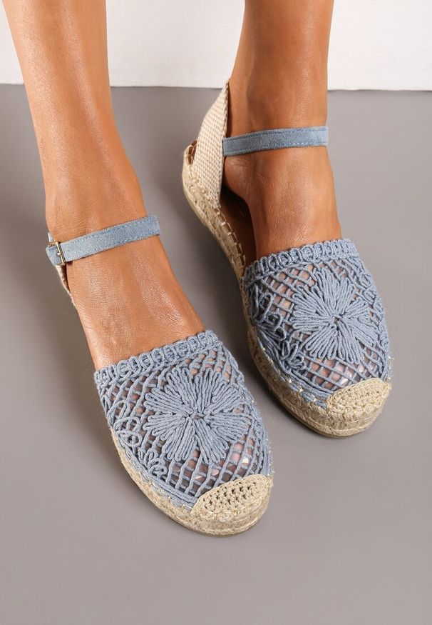 Renee - Niebieskie Espadryle na Niskiej Platformie Zapinane wokół Kostki z Plecionką Asanipia. Kolor: niebieski. Sezon: lato. Obcas: na platformie. Styl: elegancki