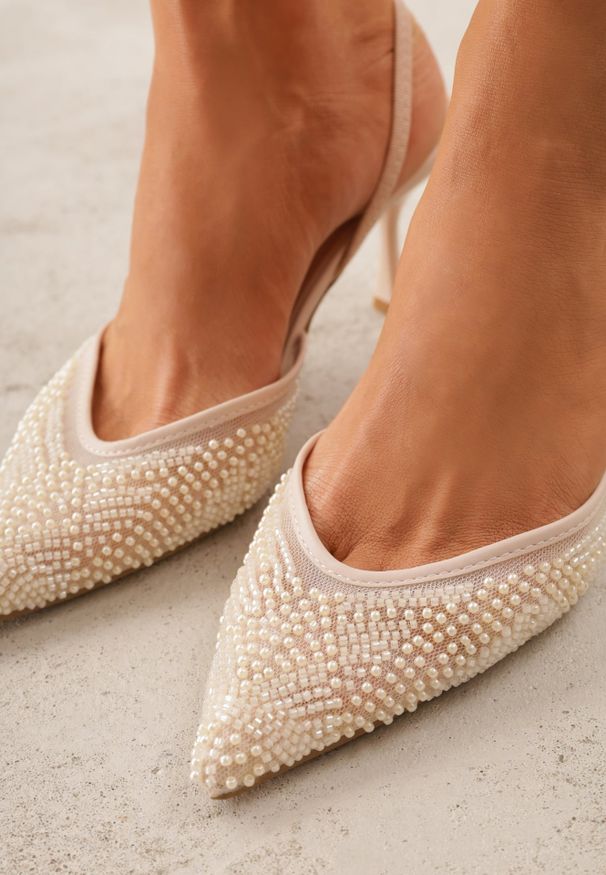 Renee - Beżowe Szpilki z Paskiem w Typie Slingback z Cholewką z Siateczki i Koralikami Carilriane. Zapięcie: pasek. Kolor: beżowy. Materiał: satyna. Szerokość cholewki: normalna. Wzór: aplikacja. Obcas: na szpilce. Styl: elegancki, glamour, wizytowy