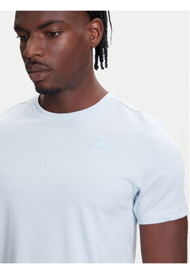 Kappa T-Shirt Logo Korpo Cafers 304J150 Błękitny Slim Fit. Kolor: niebieski. Materiał: bawełna