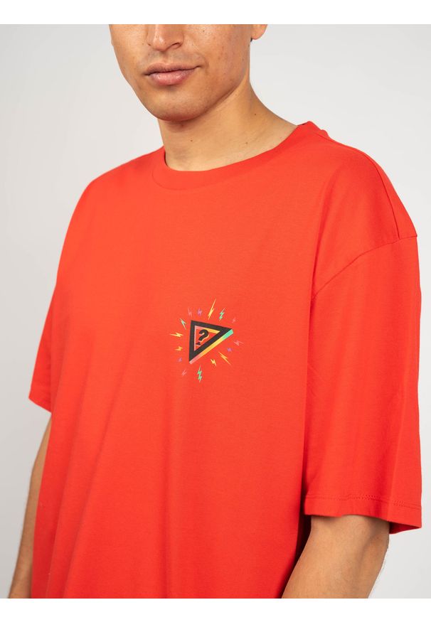 Guess T-Shirt | M0FI0ER9XF0 | Mężczyzna | Czerwony. Okazja: na co dzień. Kolor: czerwony. Materiał: bawełna. Wzór: nadruk. Styl: casual