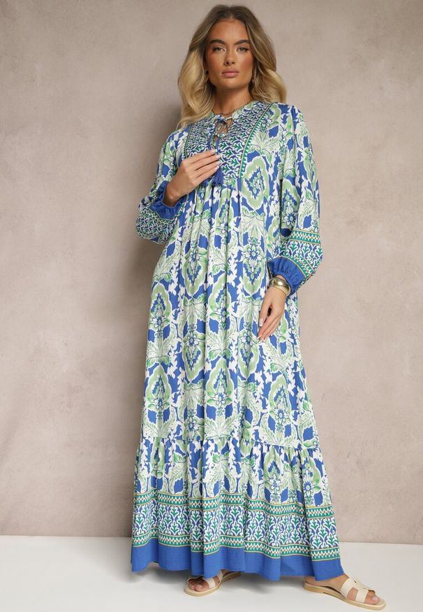 Renee - Niebiesko-Zielona Rozkloszowana Sukienka w Ornamentalny Wzór Zdobiona Wiązaniem z Frędzlami Ridira. Okazja: na imprezę, na co dzień. Typ kołnierza: dekolt w kształcie V. Kolor: niebieski. Wzór: aplikacja. Typ sukienki: proste. Styl: casual, elegancki