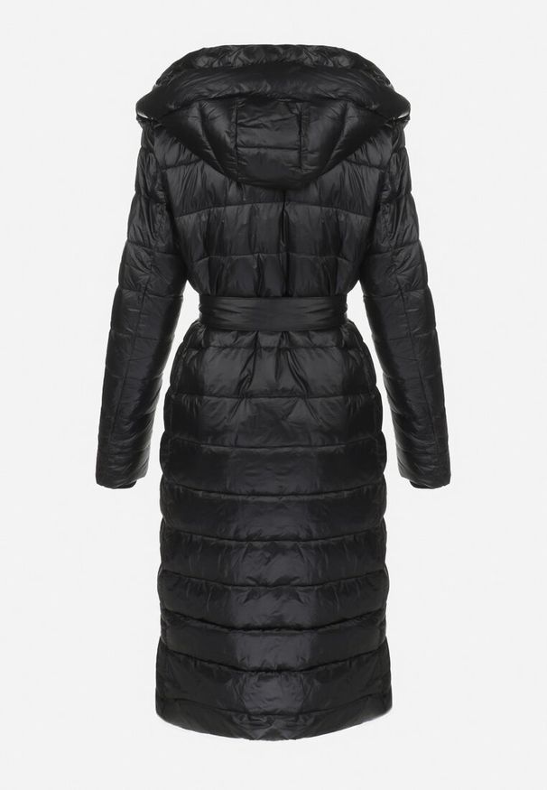 Born2be - Czarna Kurtka Płaszcz z Szerokim Kołnierzem i Kapturem Wiązana w Pasie Feku. Kolor: czarny. Materiał: materiał. Długość: długie. Sezon: zima. Styl: klasyczny, elegancki