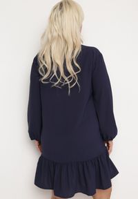 Born2be - Granatowa Koszulowa Sukienka Mini z Falbanką Brindel. Kolor: niebieski. Typ sukienki: koszulowe. Długość: mini #3