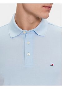 TOMMY HILFIGER - Tommy Hilfiger Polo 1985 MW0MW17771 Błękitny Slim Fit. Typ kołnierza: polo. Kolor: niebieski. Materiał: bawełna #3