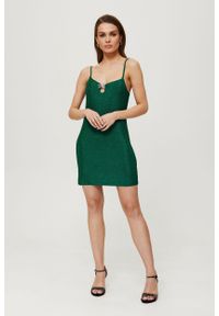 MOE - Szmaragdowa Seksowna SUkienka Mini na Ramiączkach z Aplikacją. Kolor: zielony. Materiał: lycra, poliester. Długość rękawa: na ramiączkach. Wzór: aplikacja. Długość: mini #1