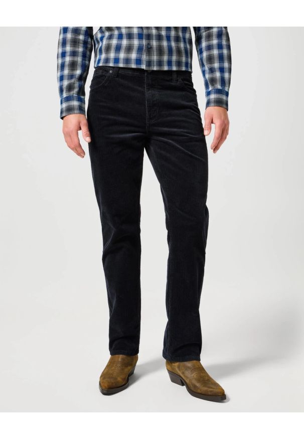 Wrangler - WRANGLER TEXAS MĘSKIE SPODNIE SZTRUKSOWE BLACK 112356789 W121016329