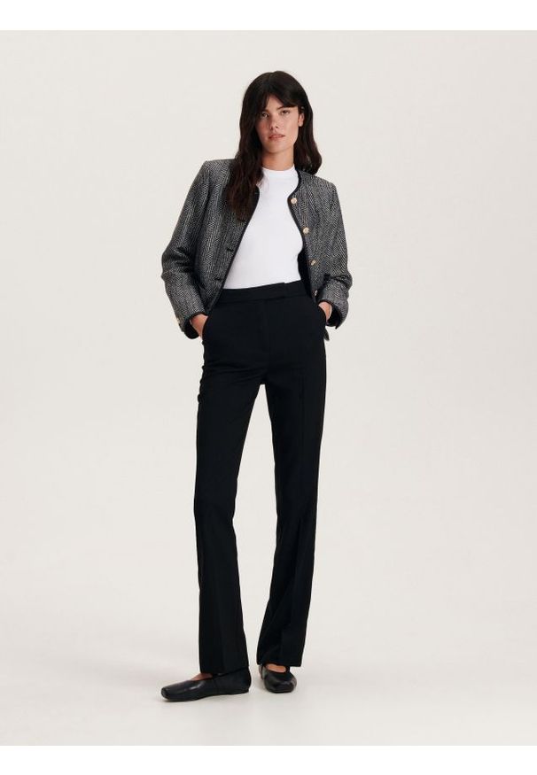 Reserved - Spodnie flare - czarny. Kolor: czarny. Materiał: tkanina, wiskoza. Wzór: gładki