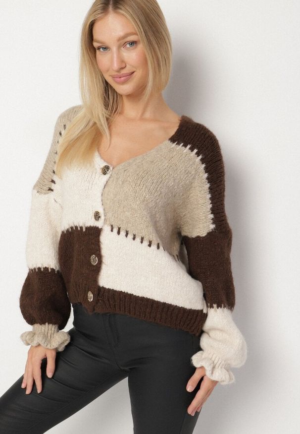 Born2be - Brązowy Patchworkowy Kardigan Oversize na Guziki z Falbanką na Rękawach i Wełną Atevita. Kolor: brązowy. Materiał: wełna. Sezon: zima. Styl: klasyczny