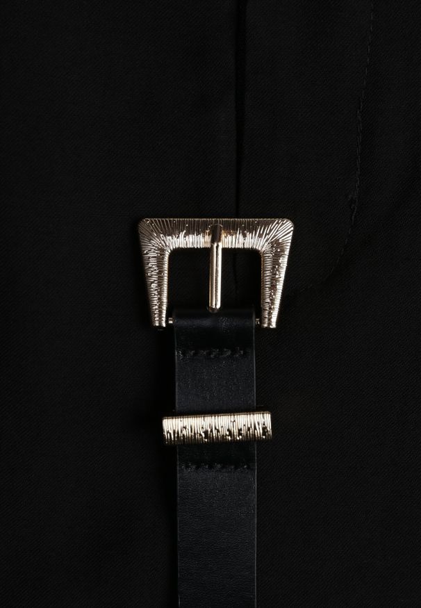 Born2be - Czarna Wiskozowa Spódnica o Rozkloszowanym Kroju z Rozcięciem i Paskiem Jaelia. Okazja: na co dzień, do pracy, na spotkanie biznesowe. Kolor: czarny. Materiał: wiskoza. Styl: casual, biznesowy, elegancki