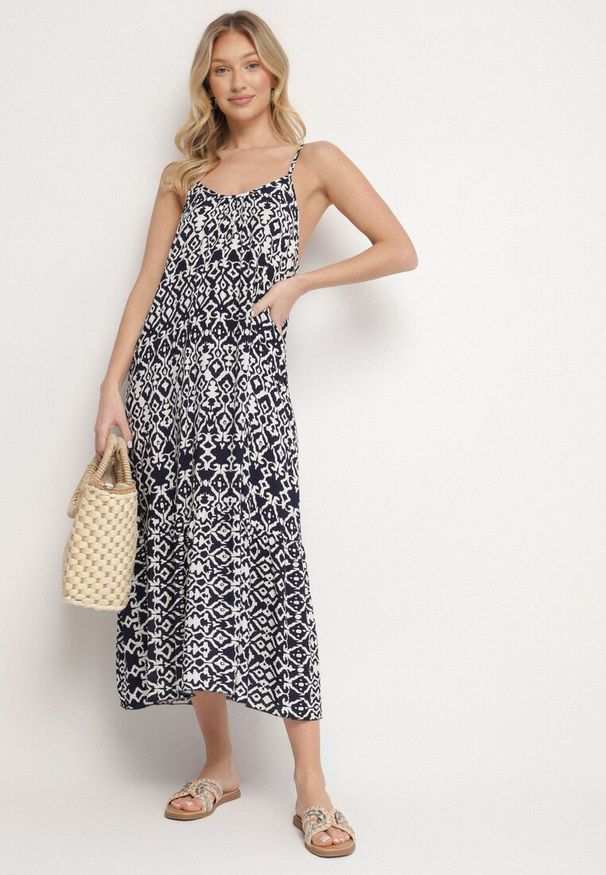 Born2be - Granatowa Sukienka z Bawełny z Geometrycznym Motywem Koladiela. Okazja: na spacer. Kolor: niebieski. Materiał: bawełna. Długość rękawa: na ramiączkach. Wzór: geometria. Sezon: lato