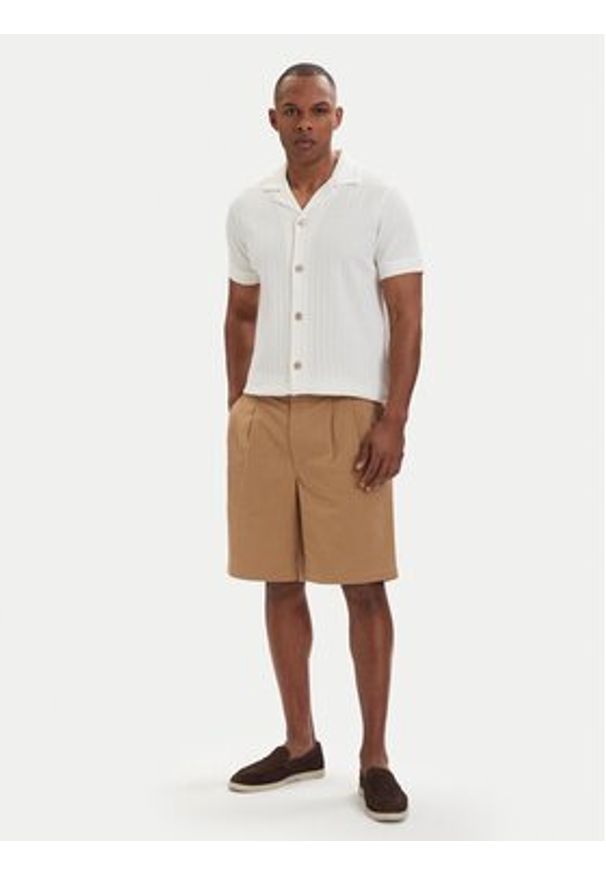 Calvin Klein Jeans Szorty materiałowe LV04RF612G Beżowy ciemny Regular Fit. Kolor: beżowy. Materiał: bawełna