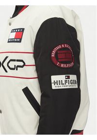 TOMMY HILFIGER - Tommy Hilfiger Kurtka bomber F1 Movie MW0MW41367 Écru Regular Fit. Materiał: syntetyk #5