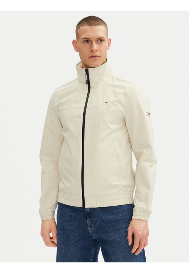 Tommy Jeans Kurtka przejściowa Essential Casual DM0DM15382 Beżowy Regular Fit. Okazja: na co dzień. Kolor: beżowy. Materiał: syntetyk. Styl: casual