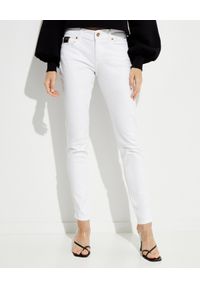 Versace Jeans Couture - VERSACE JEANS COUTURE - Białe jeansy Slim Fit. Kolor: biały