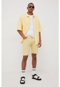 Levi's® - Levi's koszula jeansowa męska kolor żółty relaxed z kołnierzykiem klasycznym. Okazja: na spotkanie biznesowe. Typ kołnierza: kołnierzyk klasyczny. Kolor: żółty. Materiał: jeans. Styl: klasyczny