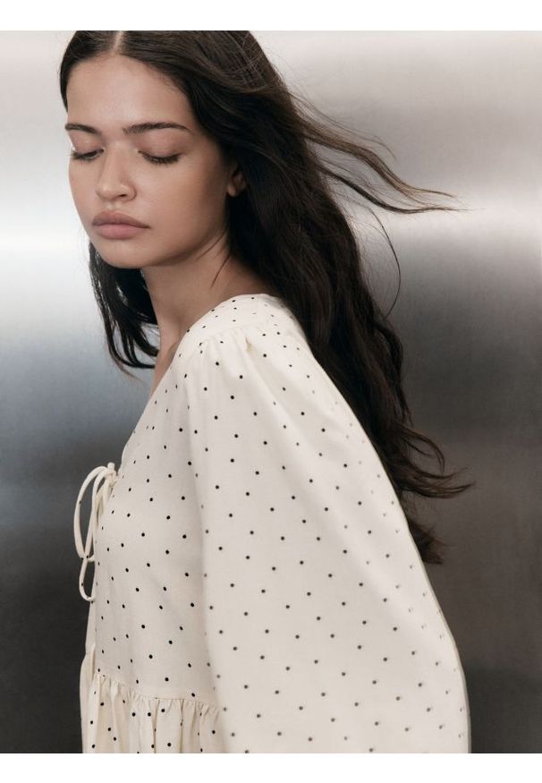 Reserved - Bluzka w groszki - złamana biel. Materiał: wiskoza, tkanina. Wzór: grochy