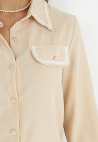 Born2be - Beżowa Koszula z Biżuteryjnymi Guzikami i Eleganckimi Lamówkami Athehir. Kolor: beżowy. Styl: elegancki #6
