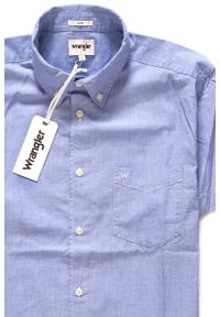 Wrangler - WRANGLER SS 1PKT BUTTON DOWN NAVY W5944OS35. Typ kołnierza: button down. Materiał: materiał. Długość rękawa: krótki rękaw. Długość: krótkie