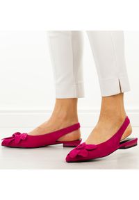 Fuksja skórzane czółenka damskie Vinceza 66951. Okazja: na co dzień. Zapięcie: pasek. Kolor: różowy. Wzór: kwiaty, aplikacja. Materiał: skóra, zamsz. Sezon: wiosna, lato, jesień. Obcas: na obcasie. Styl: casual, klasyczny, elegancki. Wysokość obcasa: niski #1