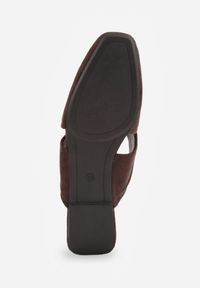 Born2be - Ciemnobrązowe Klapki Mule Vices Zdobione Supłem Lavisse. Kolor: brązowy. Materiał: len, jeans. Wzór: aplikacja. Obcas: na płaskiej podeszwie. Styl: klasyczny #2