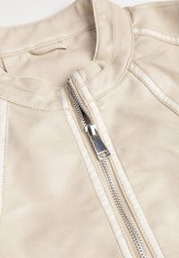 Renee - Beżowa Kurtka Ramoneska o Taliowanym Kroju z Ozdobnymi Lamówkami Esanora. Kolor: beżowy. Materiał: poliester. Styl: rockowy #5