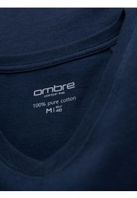 Ombre Clothing - Męska klasyczna bawełniana koszulka z dekoltem w serek BASIC – granatowa V2. Typ kołnierza: dekolt w serek. Kolor: niebieski. Materiał: bawełna. Styl: klasyczny #8