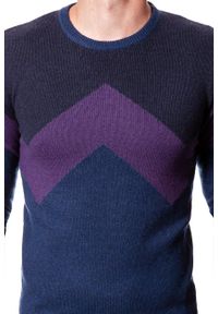 Wrangler - MĘSKI SWETER WRANGLER W CREW KNIT NAVY W8640P335. Kolor: niebieski. Wzór: geometria #3