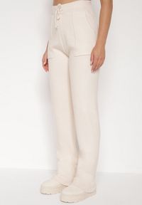 Born2be - Beżowe Sweterkowe Spodnie z Wełną z Ozdobnymi Kieszeniami Monilana. Okazja: na co dzień. Kolor: beżowy. Materiał: wełna. Styl: casual #1
