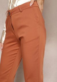 Renee - jasnobrązowe Spodnie 7/8 na Guzik i Suwak z Regularnym Stanem Lutro. Kolor: brązowy. Materiał: tkanina #4