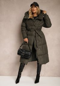 Renee - Ciemnozielona Długa Kurtka z Pikowanymi Przeszyciami Kapturem i Wiązanym Paskiem Zalirra. Okazja: na co dzień. Kolor: zielony. Materiał: dzianina, jeans. Długość: długie. Styl: casual, elegancki #5