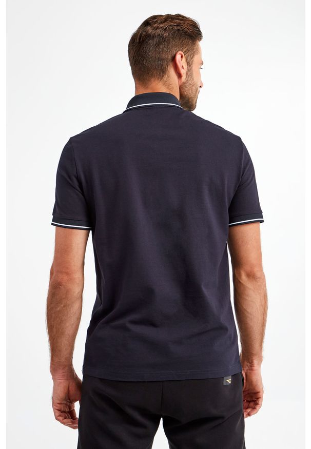 Armani Exchange - POLO ARMANI EXCHANGE. Typ kołnierza: polo. Materiał: bawełna, guma. Długość rękawa: krótki rękaw. Długość: krótkie. Wzór: nadruk. Styl: klasyczny