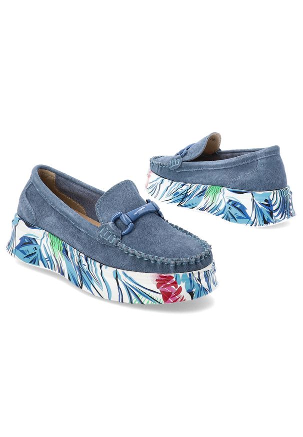 Niebieskie Półbuty Filippo Modne Obuwie Damskie Na Kolorowej Podeszwie. Zapięcie: klamry. Kolor: niebieski. Materiał: materiał. Wzór: kolorowy. Styl: klasyczny