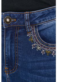 Desigual - Jeansy. Kolor: niebieski. Materiał: jeans. Wzór: aplikacja #4