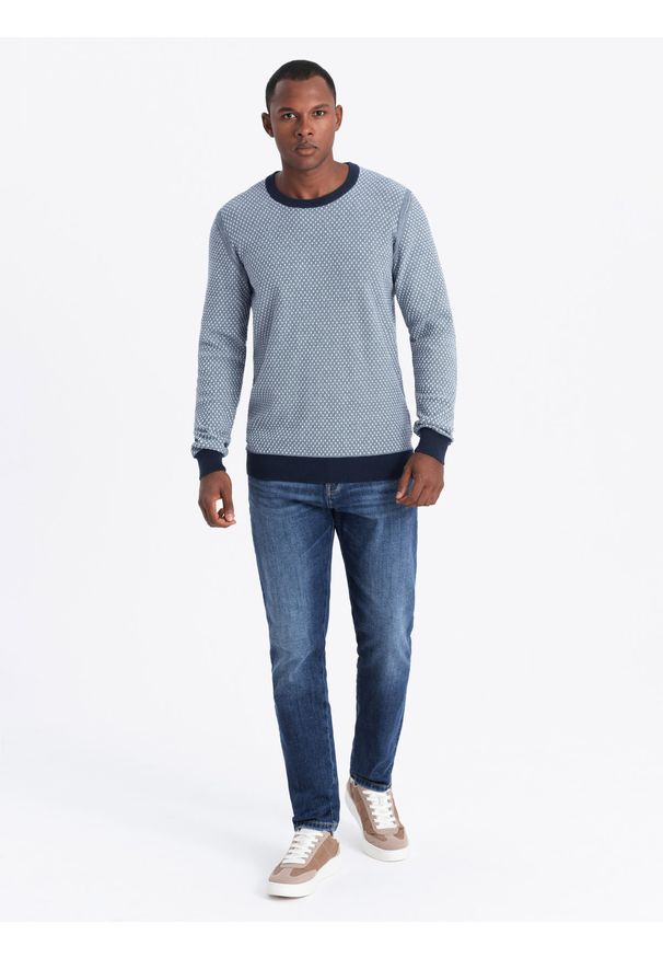 Ombre Clothing - Dzianinowy sweter męski RELAXED FIT we wzory – granatowy V1. Okazja: na co dzień. Kolor: niebieski. Materiał: dzianina. Wzór: ze splotem. Styl: casual