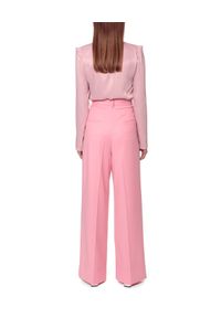 AGGI - Różowe spodnie garniturowe Gwen. Okazja: na spotkanie biznesowe, do pracy. Stan: podwyższony. Kolor: różowy, wielokolorowy, fioletowy. Materiał: materiał. Wzór: gładki. Styl: biznesowy #7