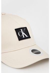 Calvin Klein Jeans czapka bawełniana K60K609387.PPYY kolor beżowy z aplikacją. Kolor: beżowy. Materiał: bawełna. Wzór: aplikacja #3