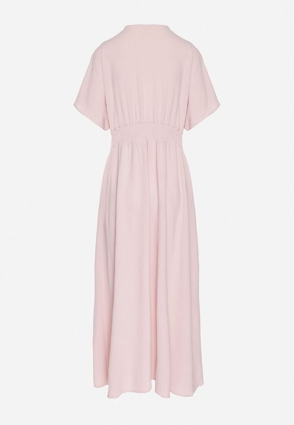 Born2be - Jasnoróżowa Rozkloszowana Sukienka z Gumką w Talii i Dekoltem w Serek Iffara. Okazja: na co dzień, do pracy, na spotkanie biznesowe. Typ kołnierza: dekolt w serek. Kolor: różowy. Styl: biznesowy, casual