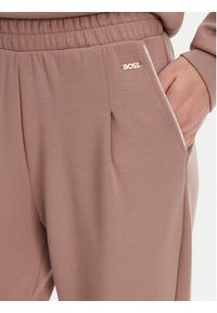 BOSS Spodnie dresowe Scuba 50545648 Beżowy Regular Fit. Kolor: beżowy. Materiał: syntetyk #5