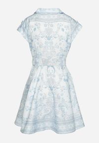 Born2be - Niebieska Wiskozowa Sukienka o Koszulowym Kroju z Paskiem z Klamrą Nitariela. Typ kołnierza: dekolt w kształcie V. Kolor: niebieski. Materiał: wiskoza. Długość rękawa: krótki rękaw. Wzór: kwiaty. Typ sukienki: koszulowe. Styl: elegancki #7