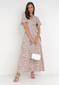 Born2be - Różowa Sukienka Aluva. Okazja: na co dzień. Kolor: różowy. Materiał: tkanina, wiskoza, materiał. Wzór: nadruk, aplikacja, kwiaty. Typ sukienki: kopertowe, proste. Styl: casual. Długość: maxi #2