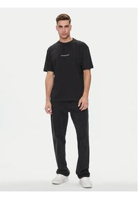 Calvin Klein Jeans T-Shirt Grid Monogram J30J325688 Czarny Regular Fit. Kolor: czarny. Materiał: bawełna