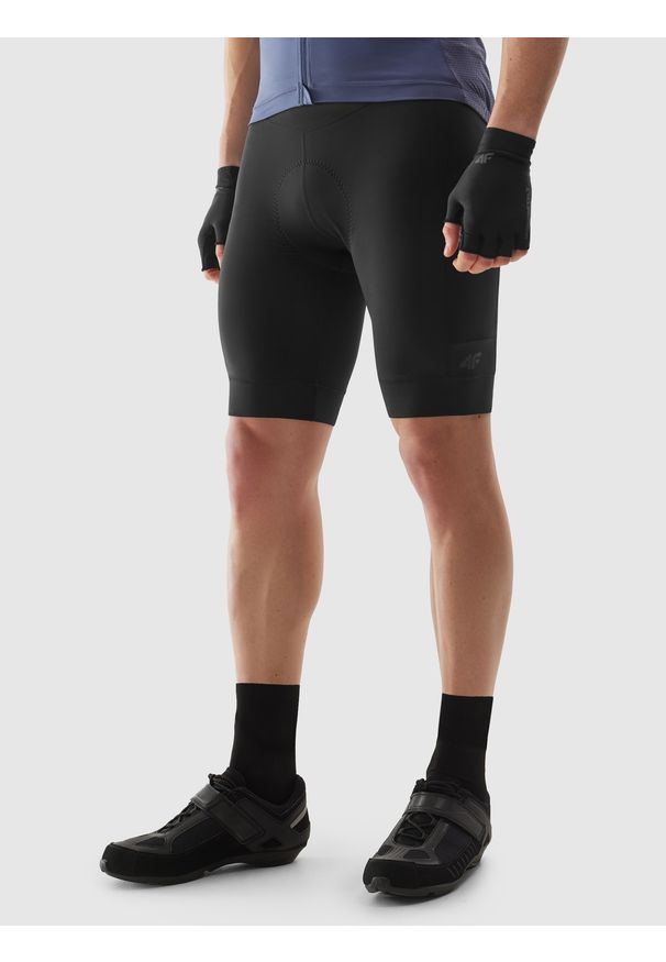 4f - 4F Spodenki rowerowe z żelową wkładką męskie - czarne XXL. Kolor: czarny. Materiał: dzianina, materiał, syntetyk, włókno, elastan. Długość: krótkie. Wzór: jednolity, gładki, ze splotem. Sport: kolarstwo