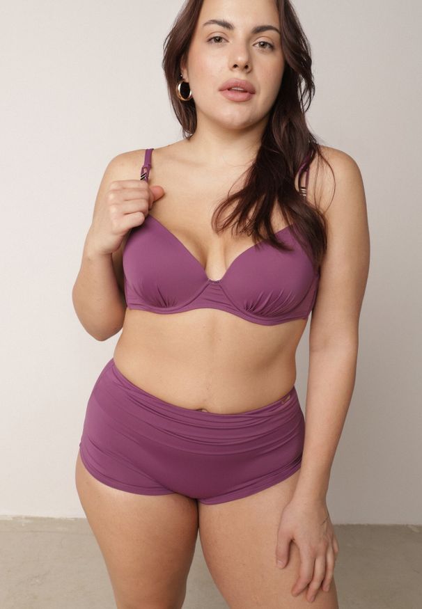 Born2be - Fioletowe Bikini z Ozdobnym Marszczeniem Biustonosz i Majtki Typu Bokserki Peiria. Kolor: fioletowy
