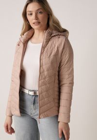 Born2be - Beżowa Przejściowa Kurtka Pikowana z Odpinanym Kapturem Edrelith. Okazja: na co dzień. Kolor: beżowy. Materiał: jeans, nylon. Styl: casual #1