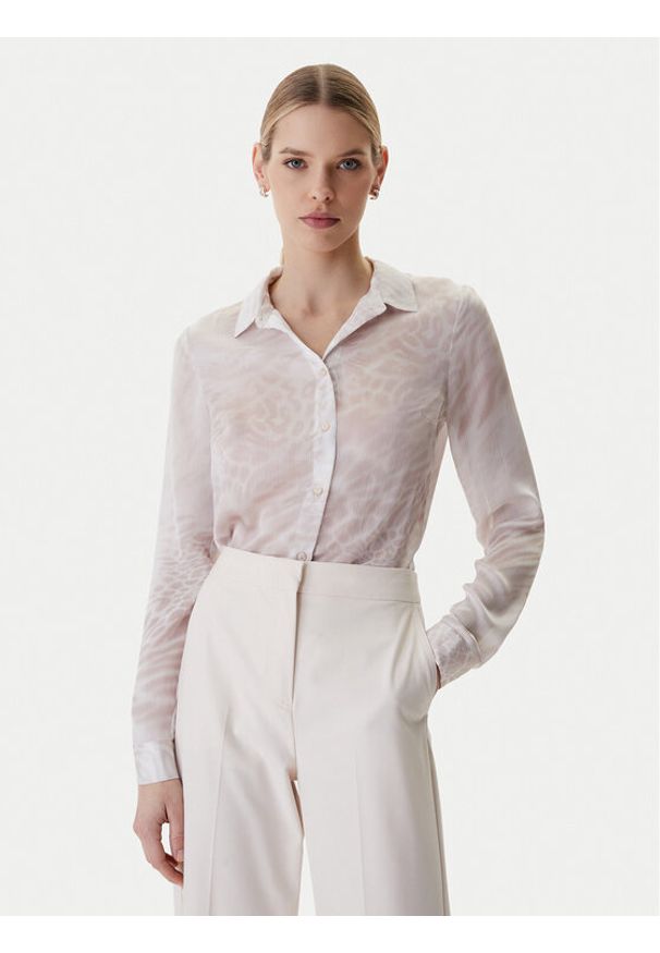 Guess Koszula W6RH73 WDW82 Beżowy Regular Fit. Kolor: beżowy. Materiał: syntetyk