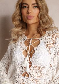 Renee - Biała Szydełkowa Sukienka Maxi z Wycięciami i Wiązaniem Upenna. Kolor: biały. Materiał: bawełna, tkanina. Wzór: aplikacja. Styl: elegancki. Długość: maxi