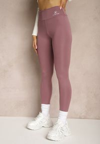 Renee - Fioletowe Legginsy High Waist z Gumką w Pasie Cloen. Okazja: na co dzień, na spacer. Stan: podwyższony. Kolor: fioletowy. Styl: klasyczny, casual