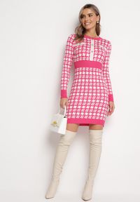 Born2be - Różowa Sweterkowa Sukienka z Guzikami Bileldeme. Kolor: różowy. Wzór: aplikacja. Długość: mini #5
