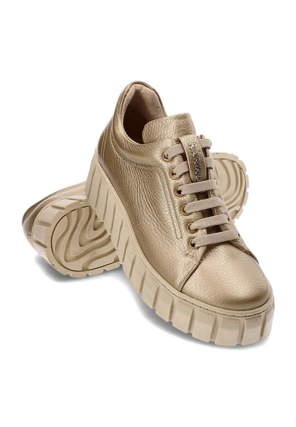 Złote Sneakersy Karino Wygodne Skórzane Buty Damskie. Okazja: na spotkanie biznesowe, do pracy, na spacer. Kolor: złoty. Materiał: skóra. Szerokość cholewki: normalna. Obcas: na platformie. Styl: sportowy, biznesowy