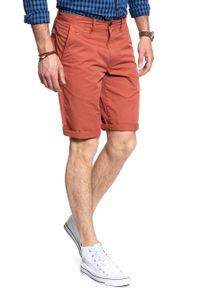 Wrangler - SPODENKI MĘSKIE WRANGLER CHINO SHORTS SPICE W14MLL89T. Materiał: materiał. Wzór: aplikacja #10